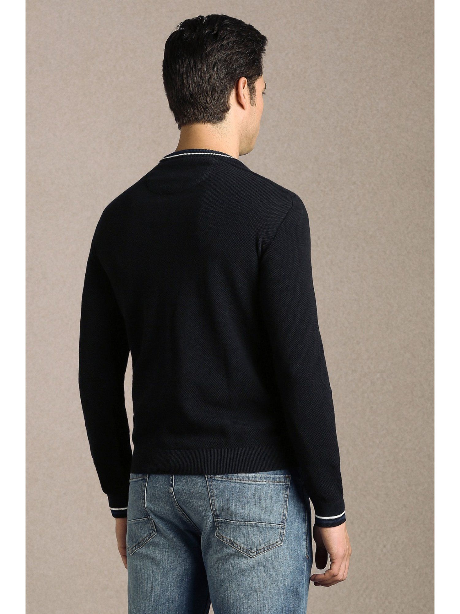 Black Solid Crew Neck Full Sleeves Sweater