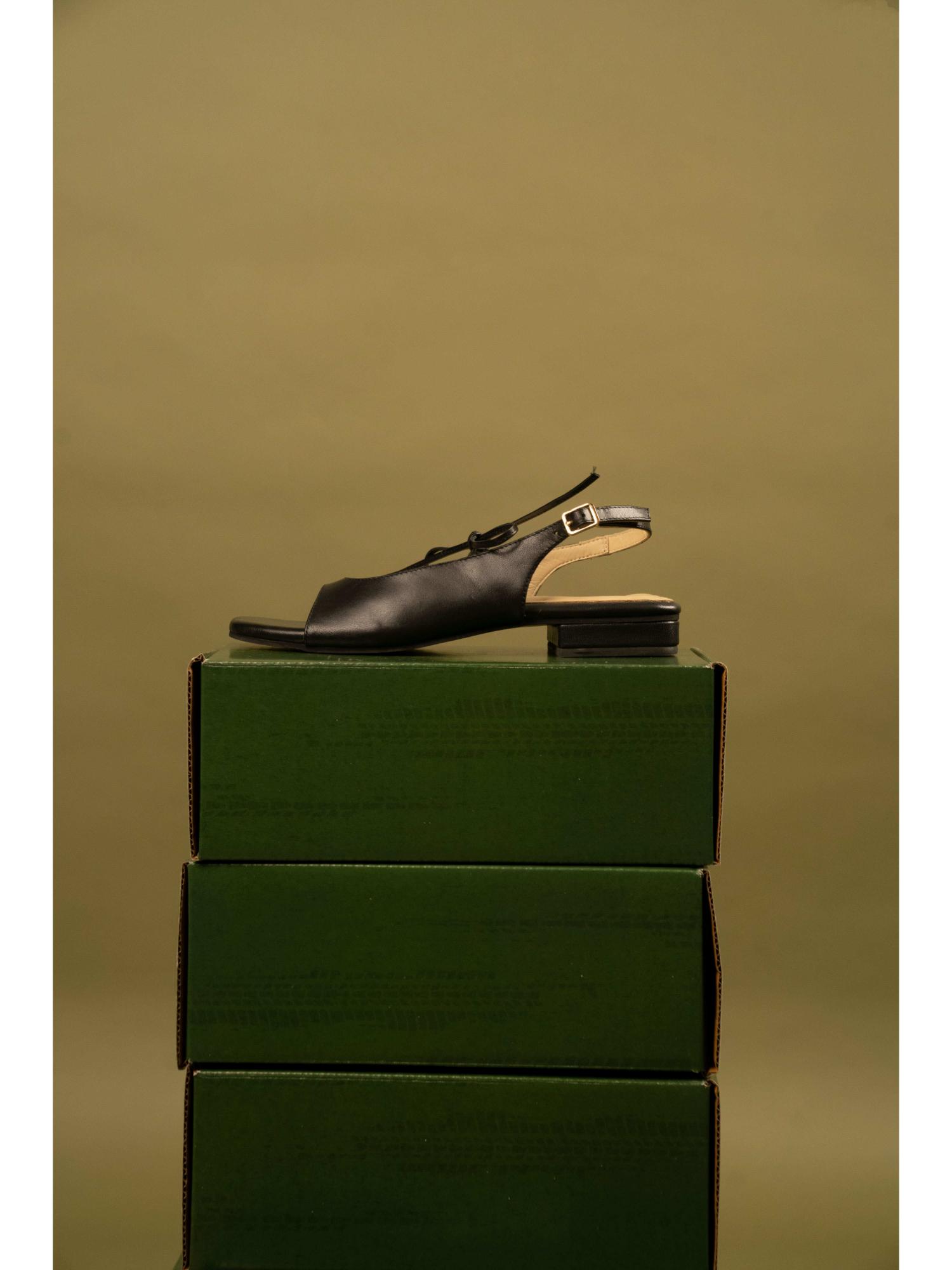 Mamaye Black Sandals